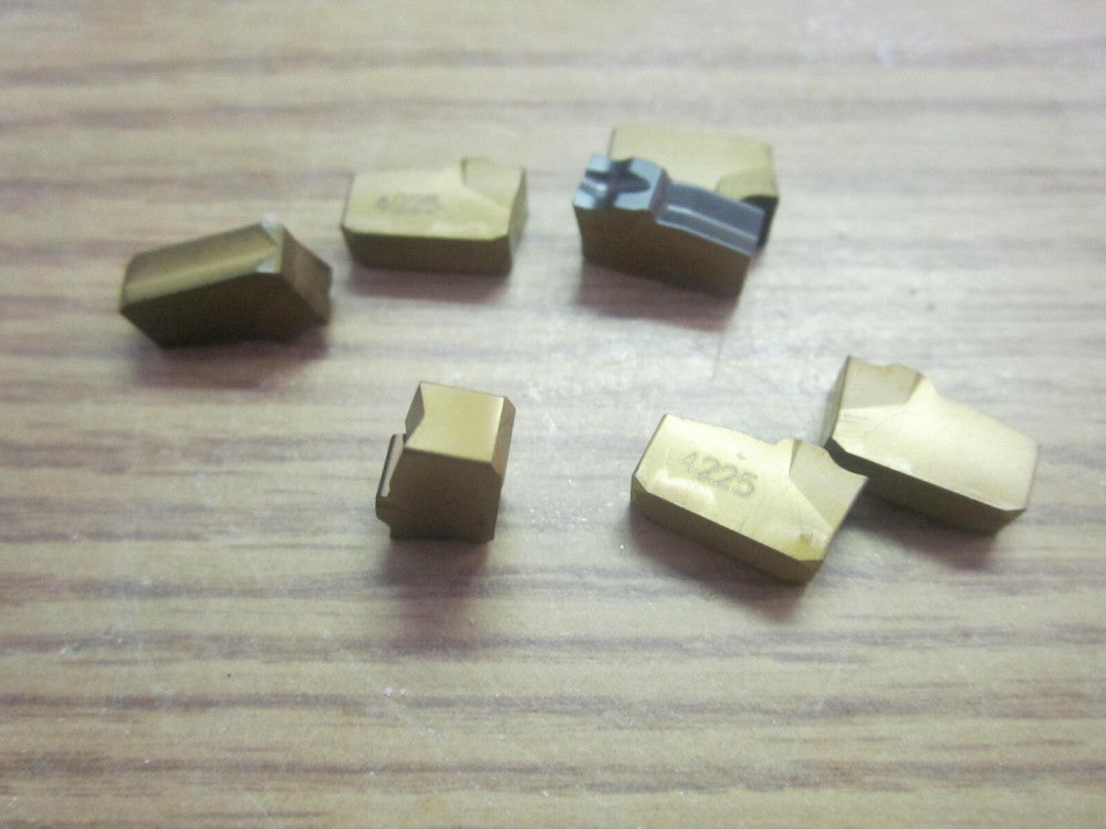 1/2" x 0.28" x .20" 4225 Carbide Grooving Inserts - Lot of 7
