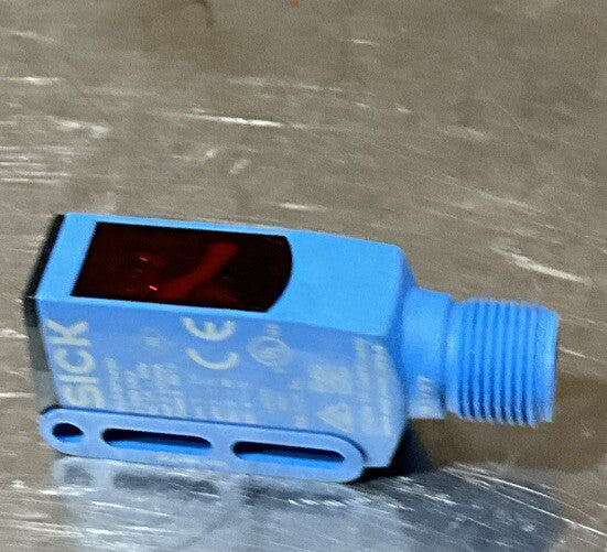 Sick WL9-3P2430 Photoelectric Sensor Retro-Reflective Nos Surplus