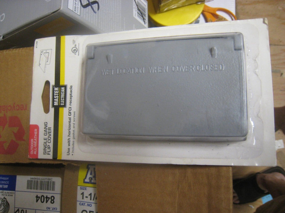 MASTER ELECTRICIAN 811208  Gray 1-Gang GFCI Weatherproof Cover Horizontal Mount