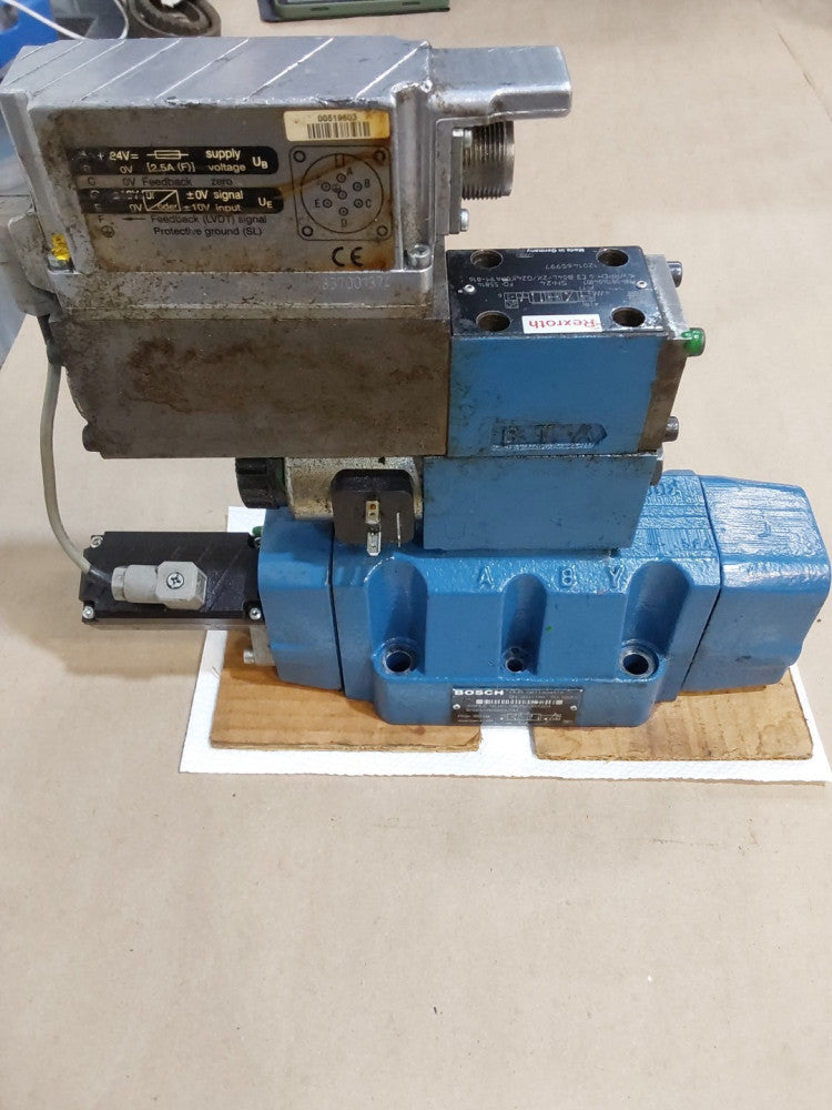 BOSCH 0811404315 + 0811404607 + R901140262 Directional Valve