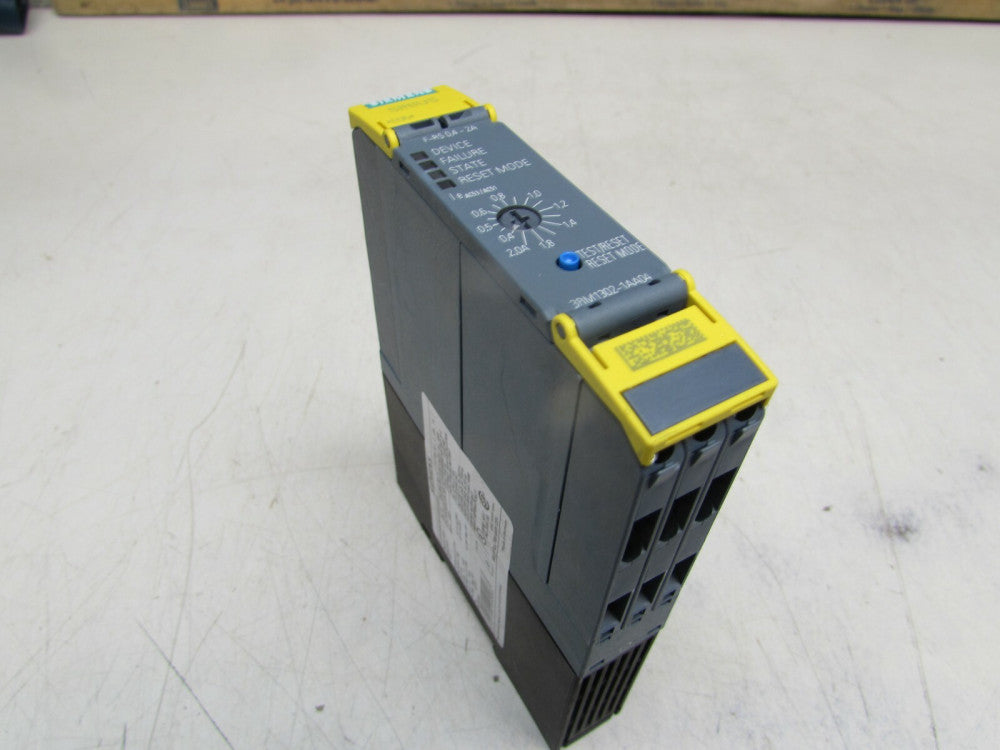 SIEMENS SIRIUS 3RM1302-1AA04 FAIL-SAFE REVERSING STARTER XLNT !! MAKE OFFER !!