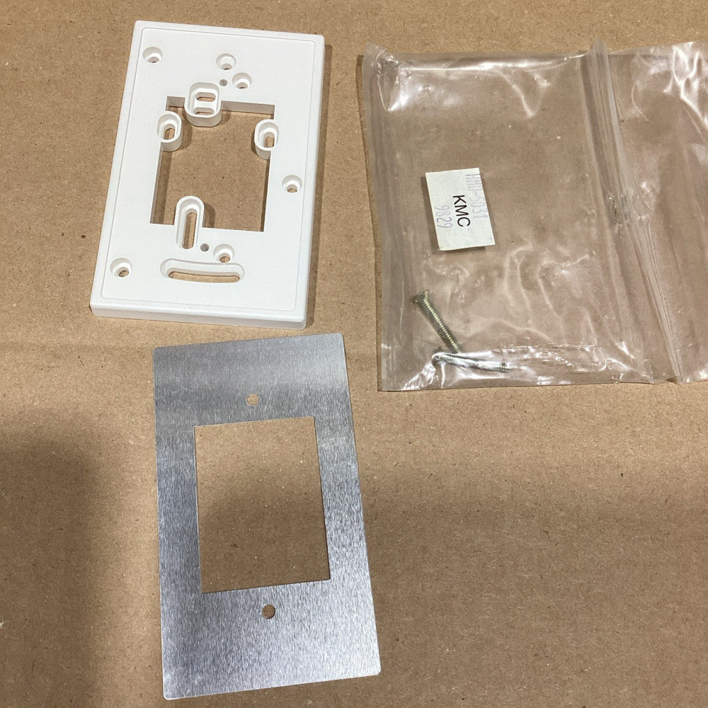 KMC CONTROLS HMO-5031 / HMO5031 2”x4” Backplate Mounting Kit (White) Nos