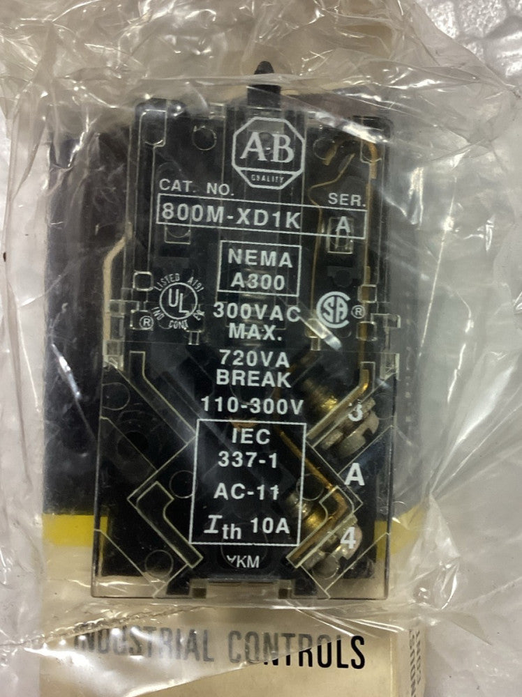 ALLEN BRADLEY 800M-XD1K AUXILIARY CONTACT BLOCK - Ser. A Lot Of 2
