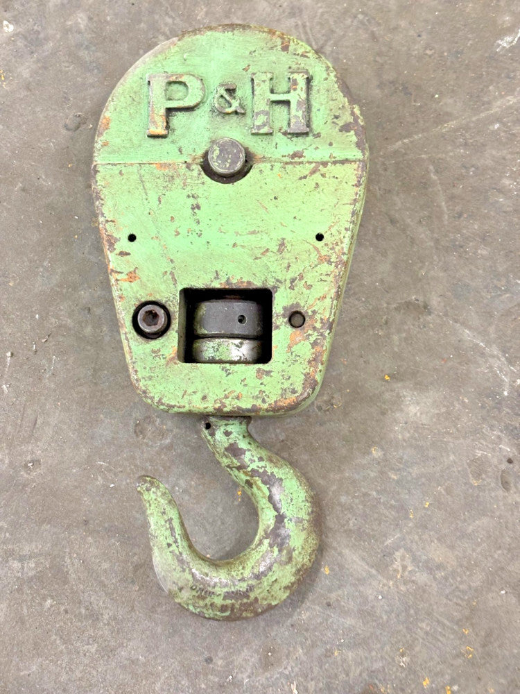 VINTAGE P&H 12-3/8 IN SNATCH BLOCK WITH 4 IN HOOK