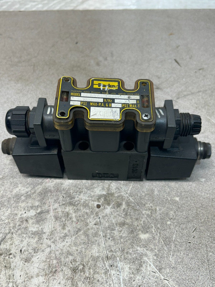 USED PARKER Hydraulic Solenoid Valve 120/60-110/50 1500PSI D1VW4CNYCF5675XB42