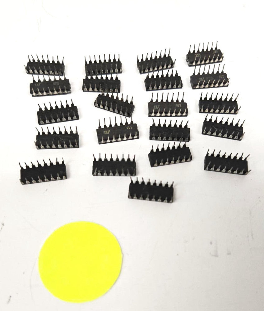 MOTOROLA LOGIC IC 54H04/BCBJC CIRCUIT 18 PINS  **LOT OF 20**