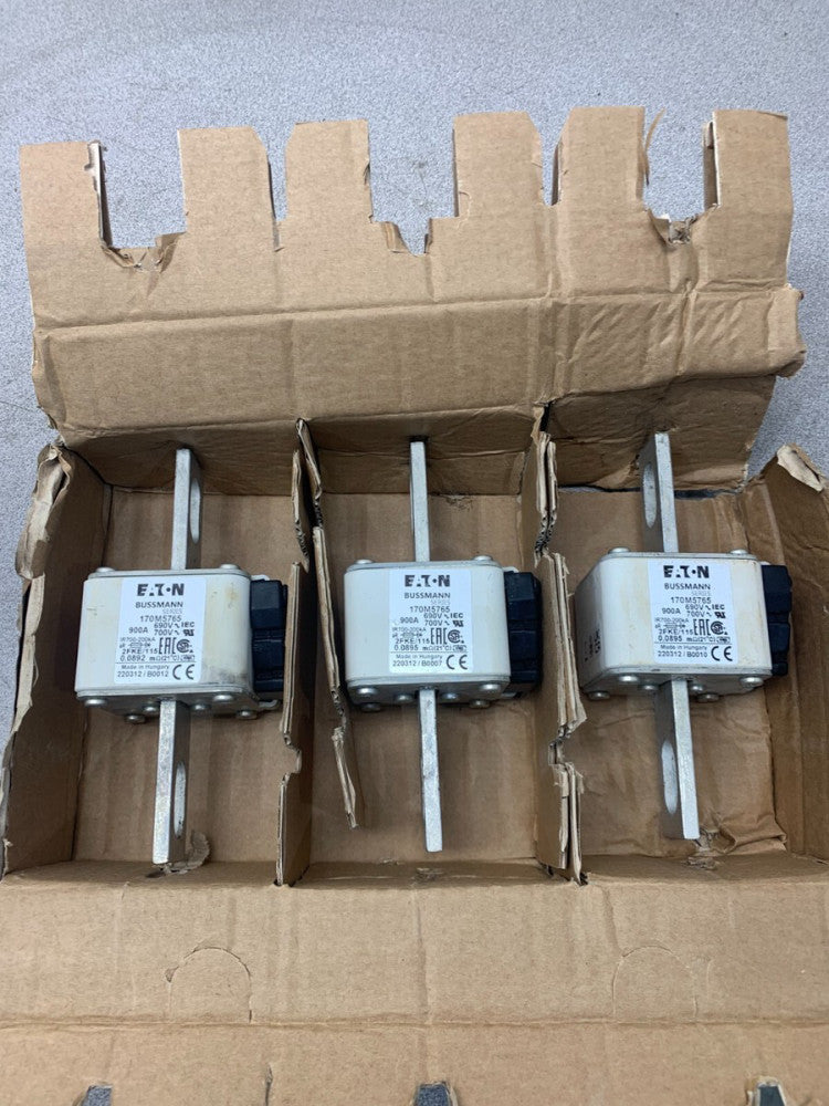 NEW BOX OF 3 EATON BUSSMANN 900AMP 690V. FUSES 170M5765
