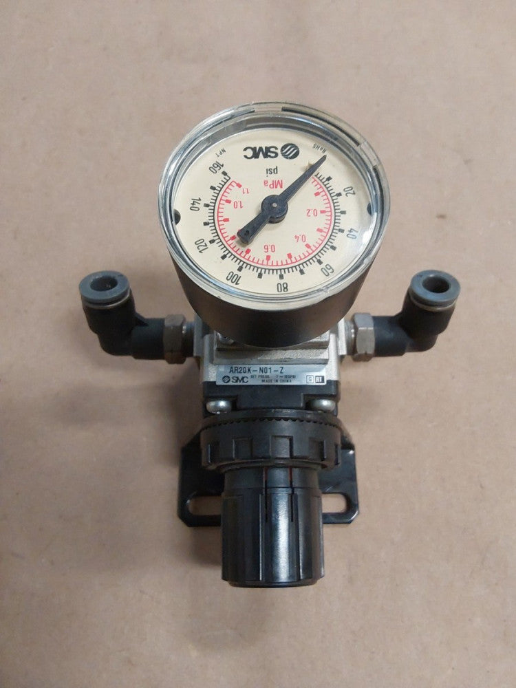 SMC AR20K-N01-Z Pneumatic Regulator w/ Gauge & Bracket 0-160psi, 1/4in Ports