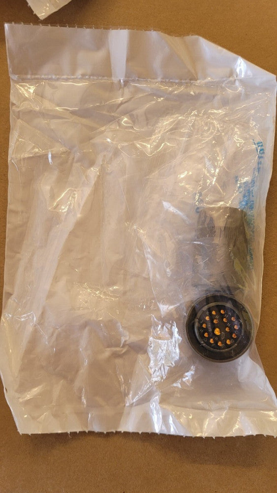 Amphenol PT06W14-15S Circular Connector Straight Plug 15 Contacts