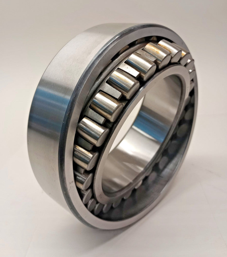 SNR 23026 Spherical Roller Bearing 130x200x52mm ref#'s 23026CC / 23026E1A
