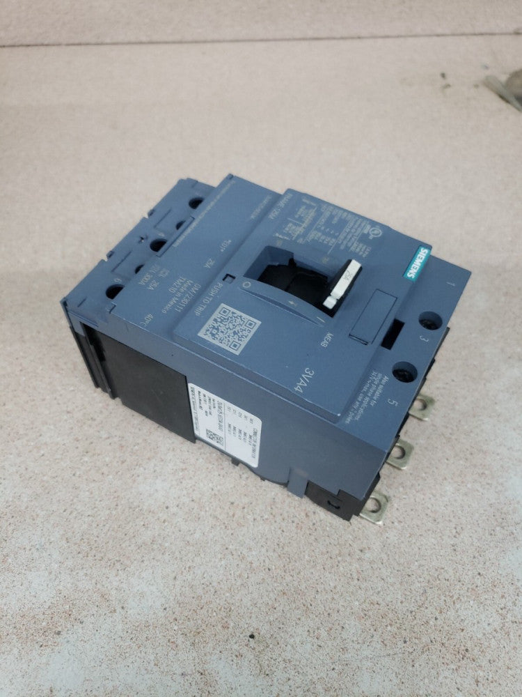 3VA4125-5ed34-0AA0 SIEMENS 3 POLE 25 AMP BOLT-ON  CIRCUIT BREAKER New Pull Out