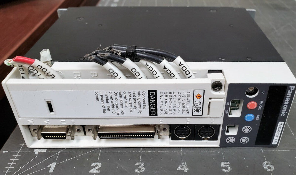 PANASONIC MADA01311A79 AC SERVO DRIVER 200-230V 50/60Hz WORKING PULL [A7B4]