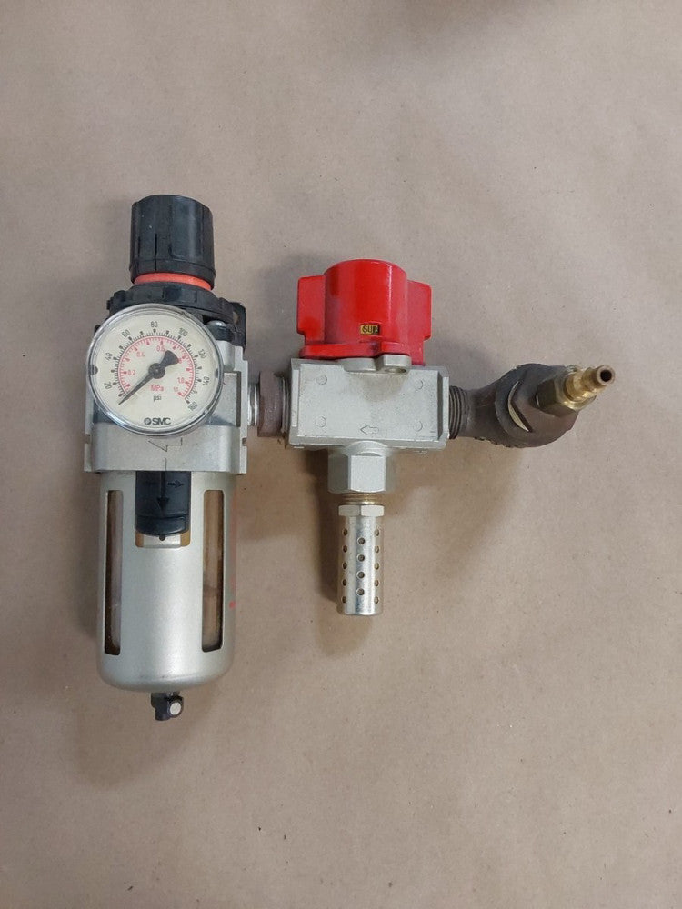 SMC AW40-N04-Z Filter Regulator, w/ 125 PSI Gauge