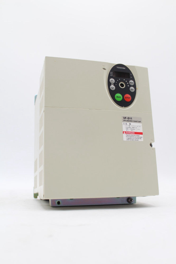 Toshiba VFS11-2055PM-WN 3-Phase 27.5 Amp AC Drive *READ