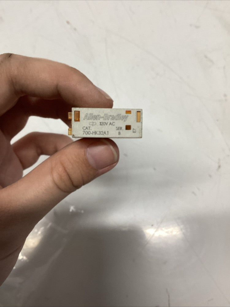 ALLEN BRADLEY 700-HK32A1 / B RELAY, R-188
