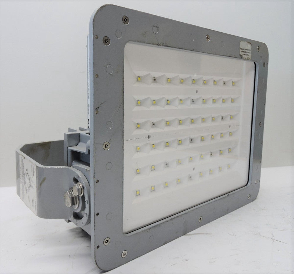 Crouse-Hinds by Eaton FMVA13LCY-UNV34-76 LED FLOOD COOL GLASS LENS 347-480 VAC