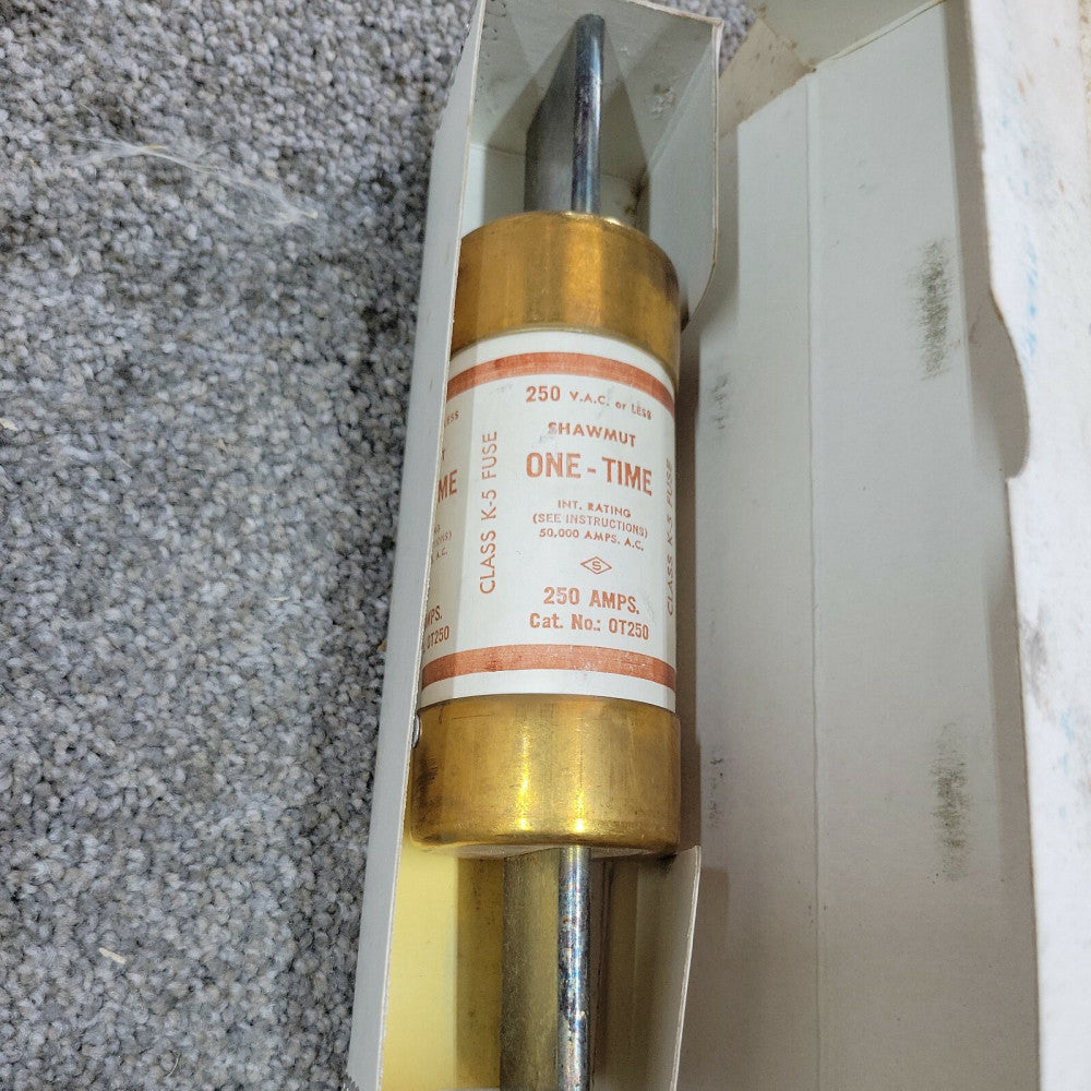 SET OF 3 NEW GOULD SHAWMUT OT250 ONE TIME FUSE OT 250 AMPS