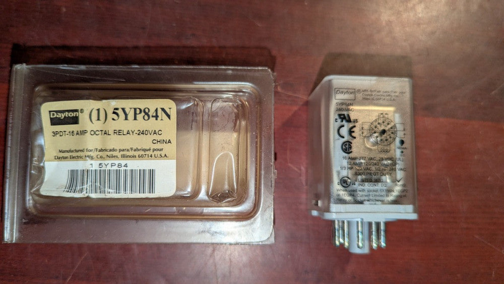 (1) Dayton 3PDT 16A 240VAC Octal Relay Nos