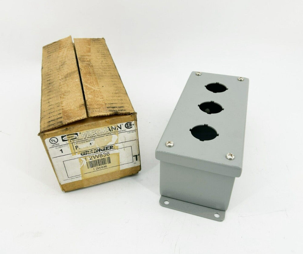 New Hubbell Weigmann PB03WW 3-Port Pushbutton Enclosure, 2W836