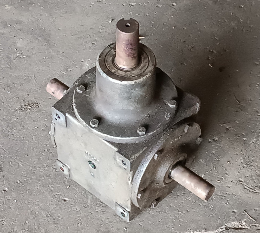 Possibly Hub City Right Angle Reducer 2:1 Ratio 1.5" Input Dual 1.25" Out Shafts