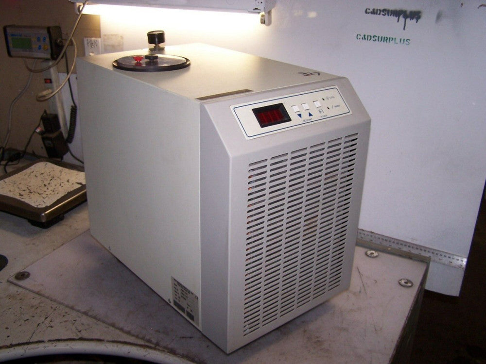 NEW BRUNSWICK RS25D001NBS CHILLER 230 VAC 6 AMPS 1 PHASE 50 Hz P0620-2191