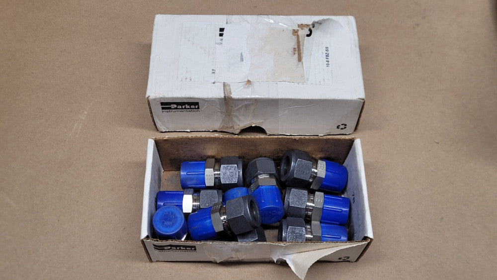 Lot of 9 Parker 10-8 FBZ-SS 1/2" NPT x 5/8" CPI 316 Stainless Steel Fittings