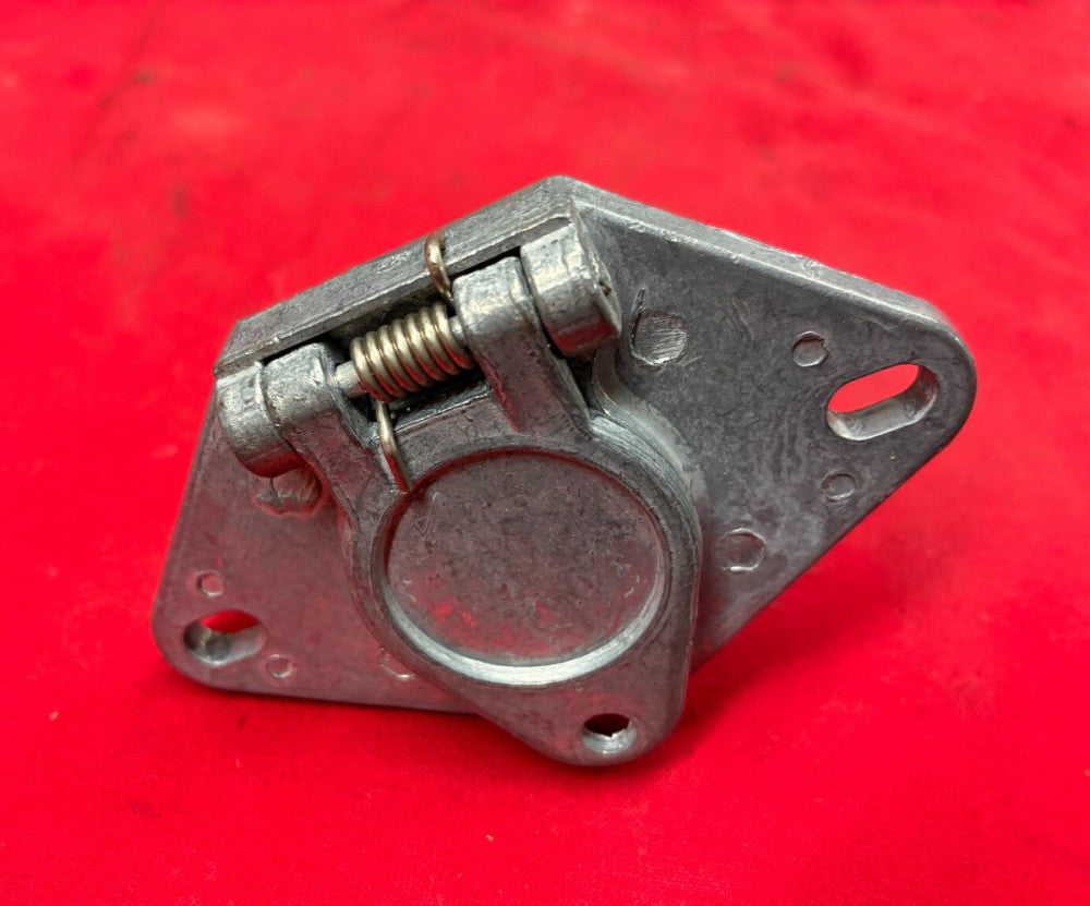 UNBRANDED DIE CAST METAL TRAILER CONNECTOR OVERALL DIM: 3-1/2" X 2-3/4" X 2-3/8"
