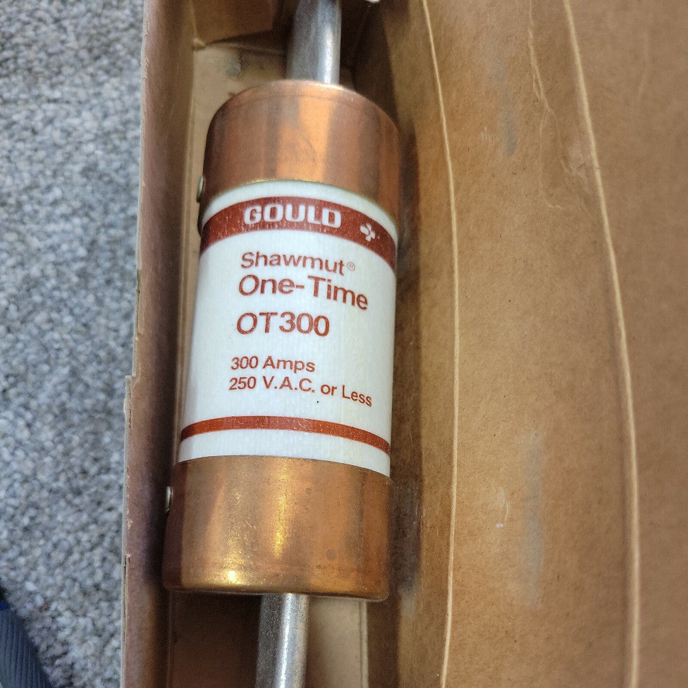 SE OF 3 GOULD SHAWMUT OT300 ONE-TIME FUSE 300 AMPS 250 VAC CLASS K5 FUSE
