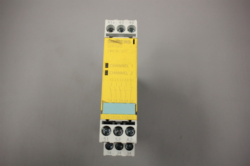 SIEMENS SAFETY RELAY