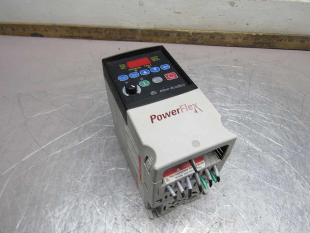 ALLEN BRADLEY POWERFLEX-4 AC DRIVE 22A-D2P3N104 SER-A 1HP 480V NICE USED TAKEOUT