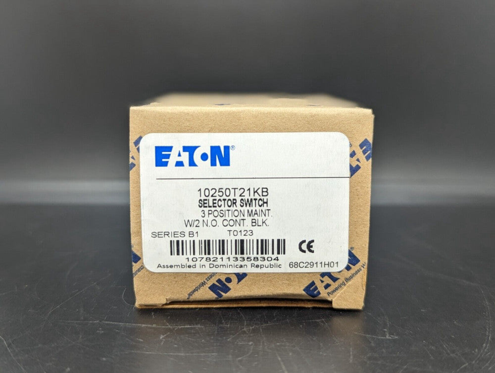 Eaton 10250T21KB 3 Pos. Selector Switch 2NO Contact New In Box USA