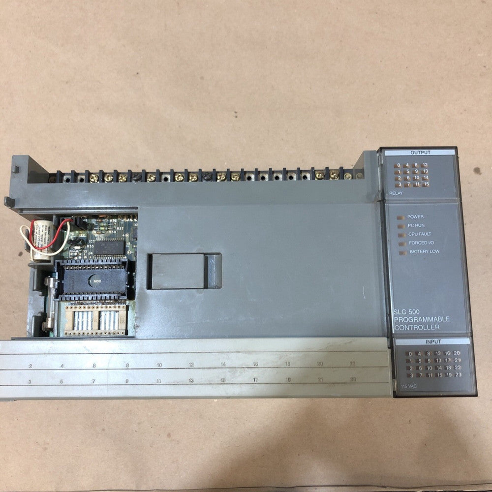 (1) Allen Bradley 1747-L40A SLC-500 PLC Programmable Controller (USED)