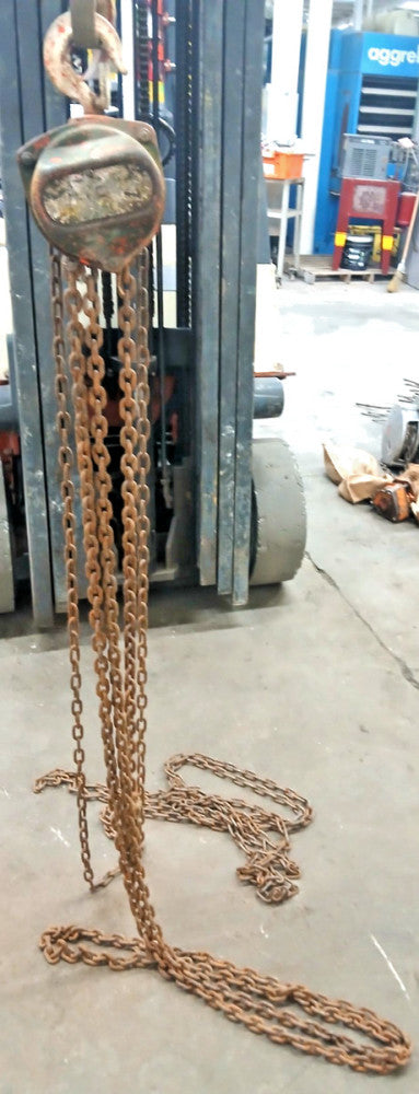 AMH MANUAL CHAIN HOIST 1.5 TON CAPACITY CHAIN LENGTH 168" LIFT CHAIN 142"