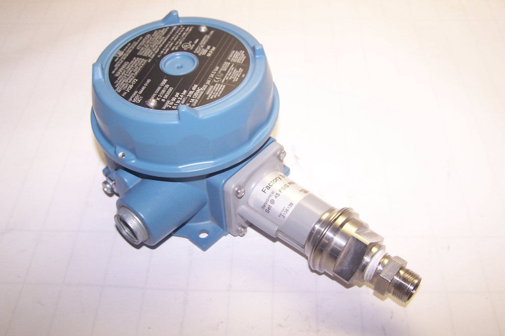 UNITED ELECTRIC PRESSURE SWITCH  RANGE 2 - 50 PSI 0.1 - 3.4 BAR  J120-172