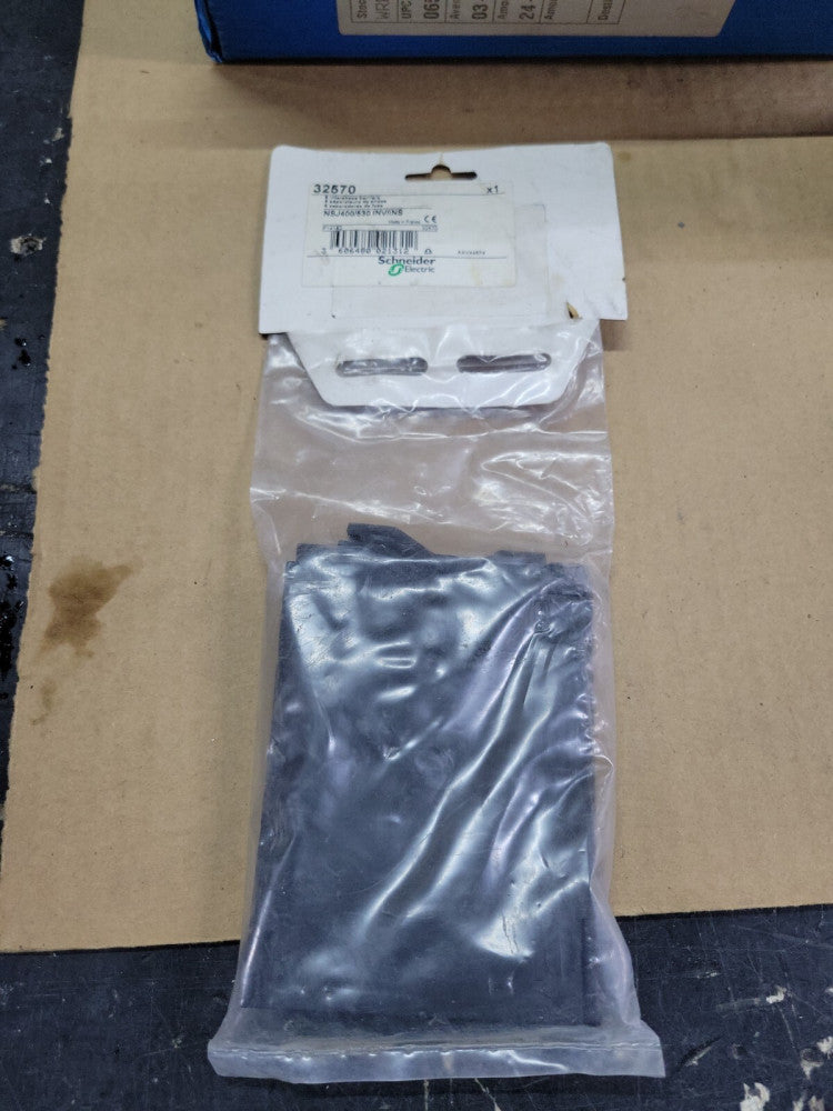 SCHNEIDER ELECTRIC 32570 SERVICE BARRIER PKG OF 6 NSMP NOS