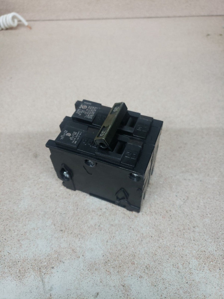 New OLD STOCK Circuit Breaker Siemens Q235 35 Amp 2 Pole 120/240V Plug In