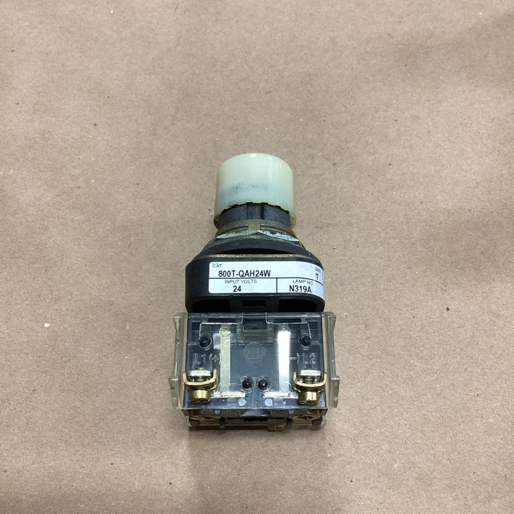 ALLEN BRADLEY WHITE PUSH BUTTON 800T-QAH24W SER T 24VAC/DC.