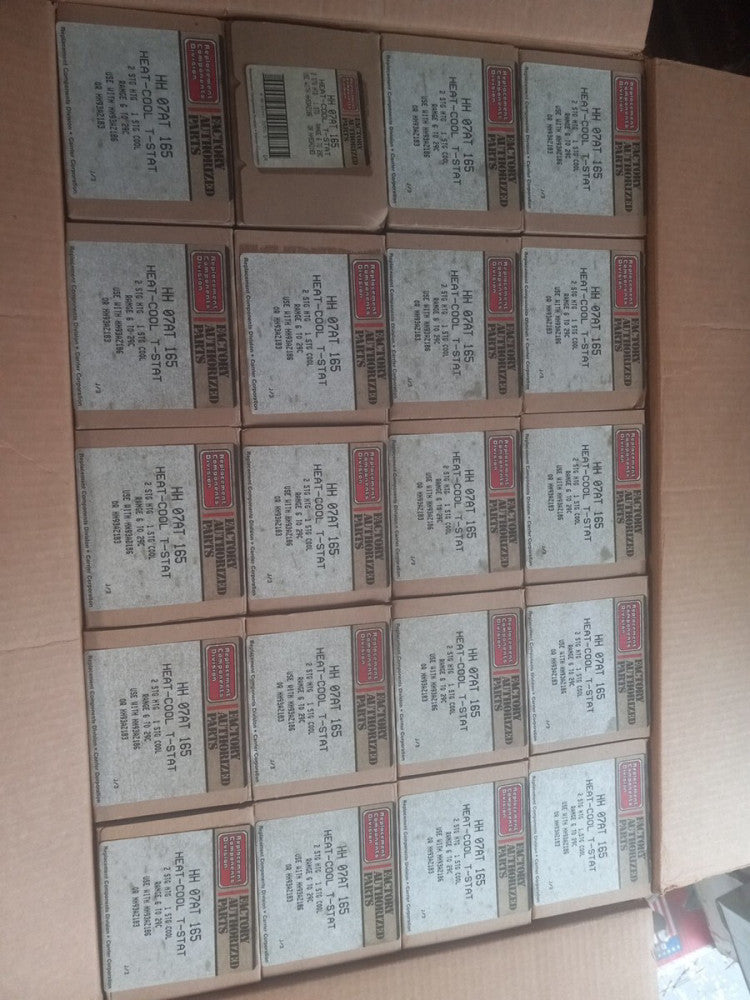 Lot of 20 NEW, CARRIER, HH07AT165,  HEAT-COOL THERMOSTAT, 2 STG. (26F-1)