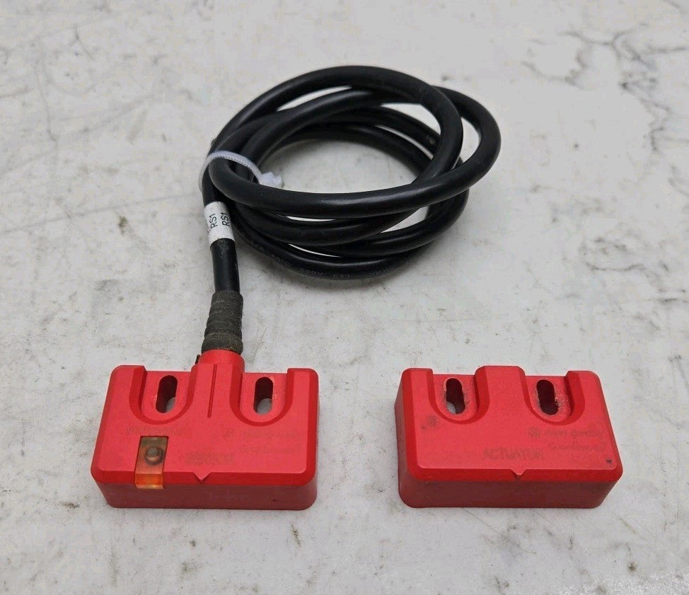 Allen Bradley Guardmaster Actuator and Sensor Receiver Used See Pictures 