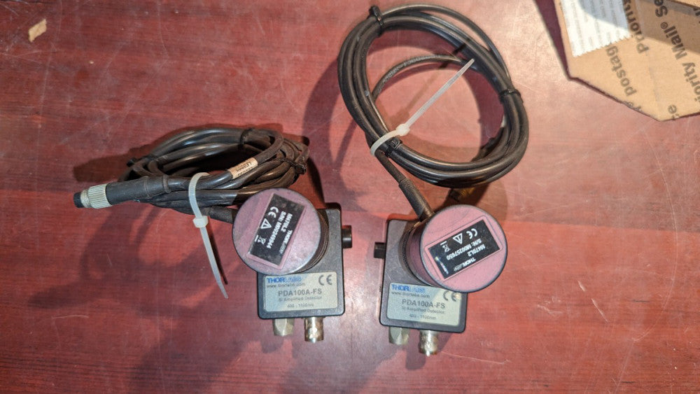 (1) THORLABS PDA100A-FS SI Amplified Detector 400 - 1100nm w/ Mounted LED M470L2