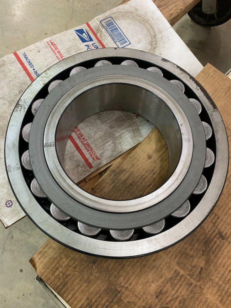 NEW NO BOX SKF SPHERICAL ROLLER BEARING 22238CCK C3