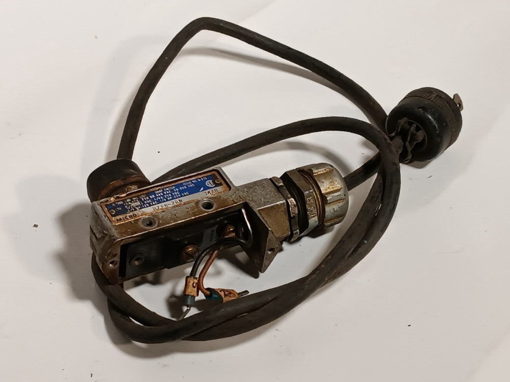 Honeywell Microswitch BZE6-2RN Limit Switch 15A 480VAC w/Attached Cable