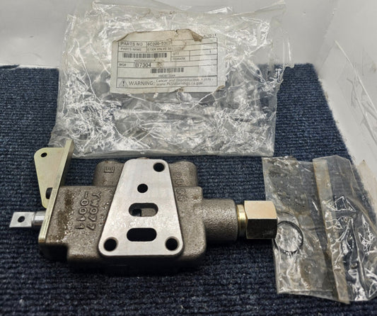 6C200-93031 : B-7304 Double Acting Valve Section