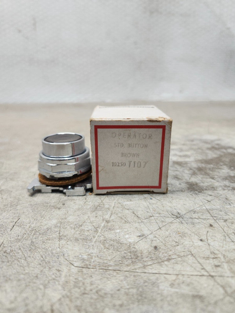NEW IN BOX CUTLER HAMMER OPERATOR SRD BUTTON 10250T107
