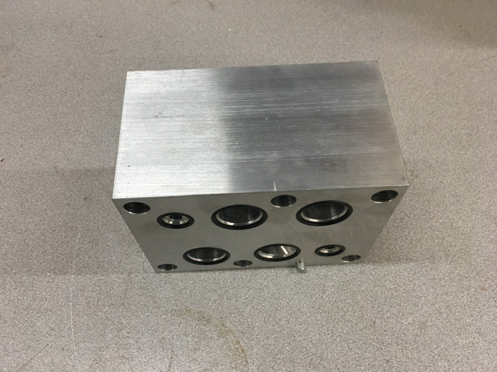 NEW NO BOX SUN HYDRAULICS MANIFOLD 1BP 9D65