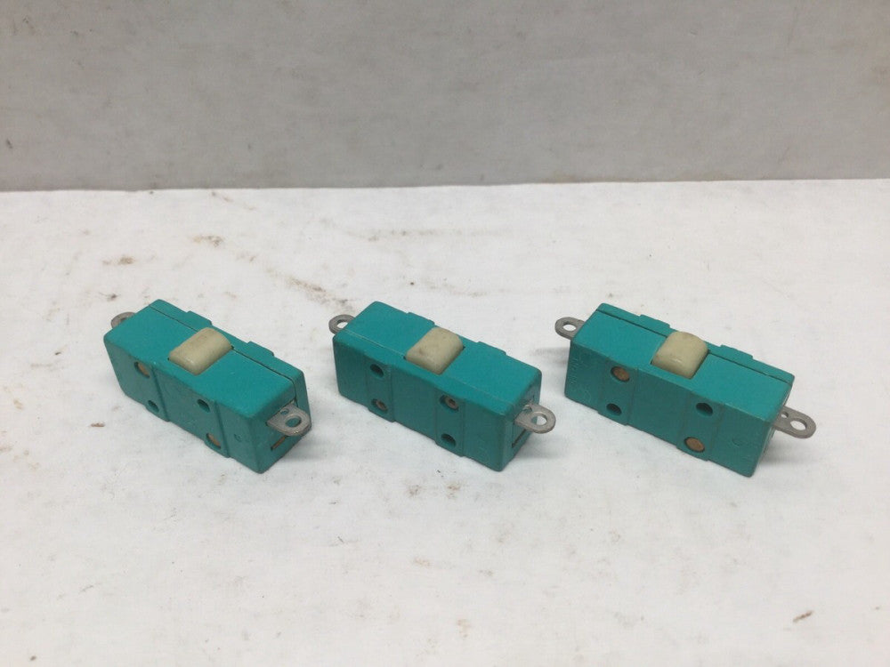 UND LAB INC SI-2 Button Switch, 10A 125, 250VAC (Lot of 3)
