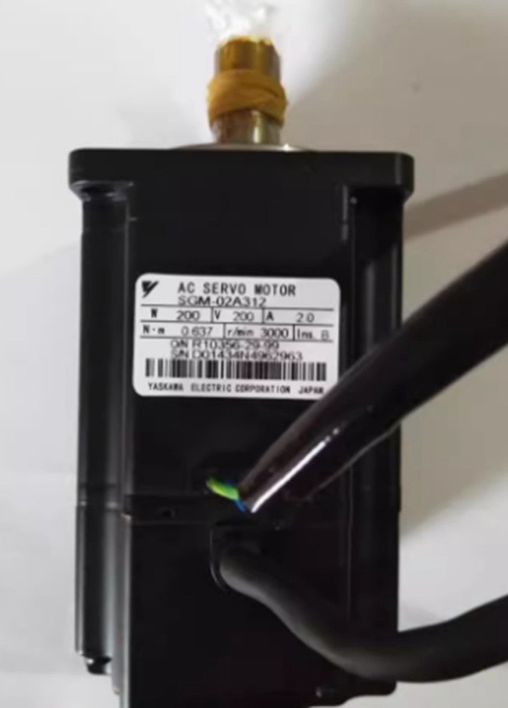 New In Box Yaskawa SGM-02A312 AC SERVO MOTOR SGM02A312