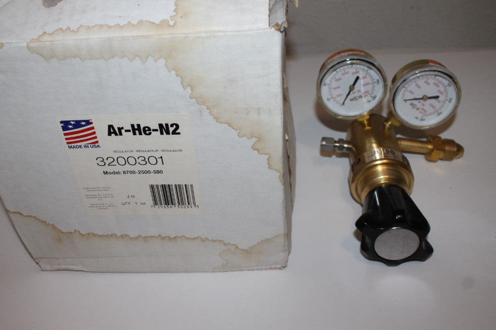 Harris Model 8700-2500-580 Arg, He, N2 Ultra High Delivery Regulator 3200301