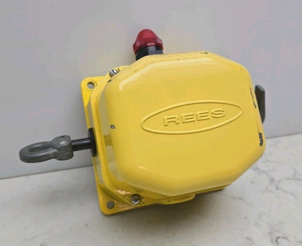 Reese 04944-040 Cable Operated Switch Right or Left Hand 15lb Trip Force Read De