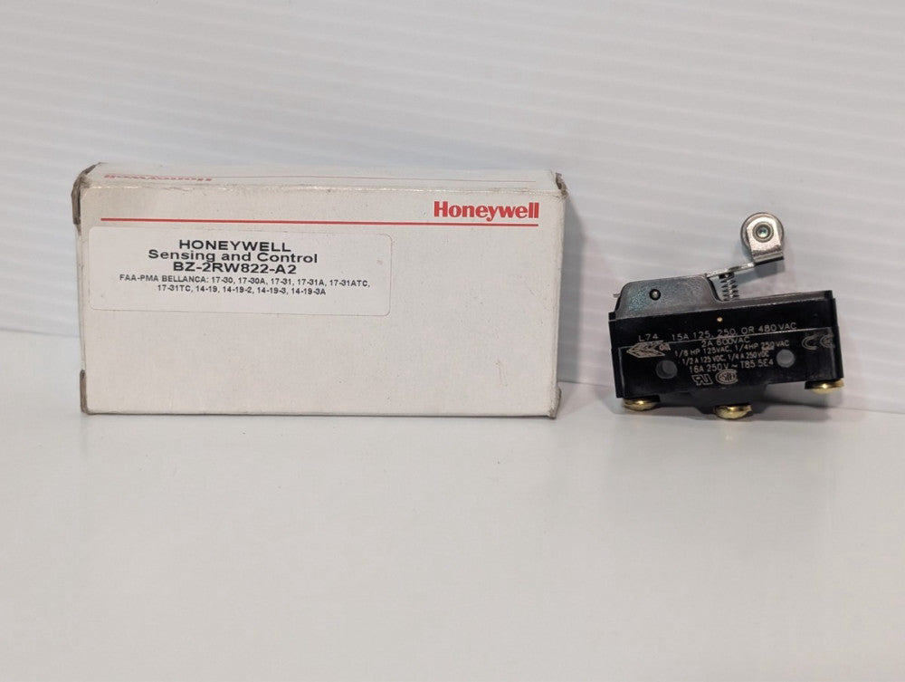 Honeywell BZ-2RW822-A2 roller lever microswitch, 15A 125/250VAC, New Old Stock